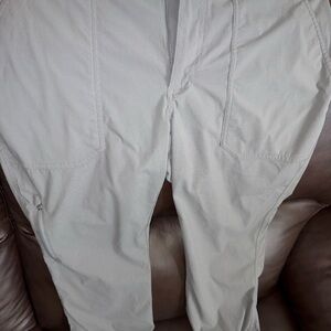 Women’s Columbia size 12 grey Capris